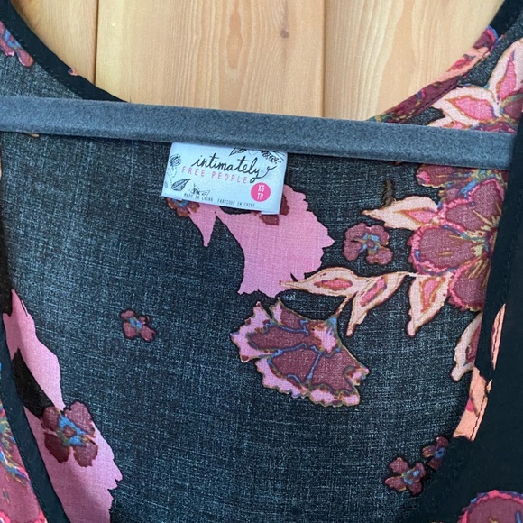 •INTIMATELY FREE PEOPLE- TRAPEZE SLIP• - Picture 3 of 4